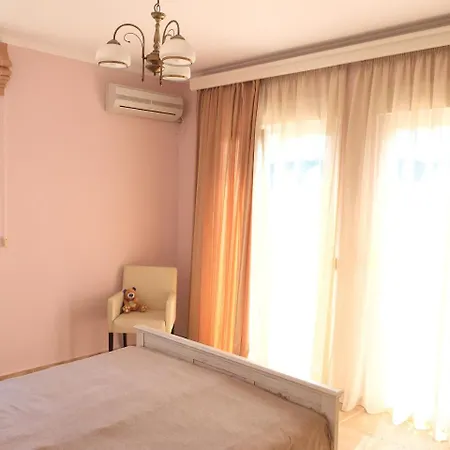 Margarita Villa *